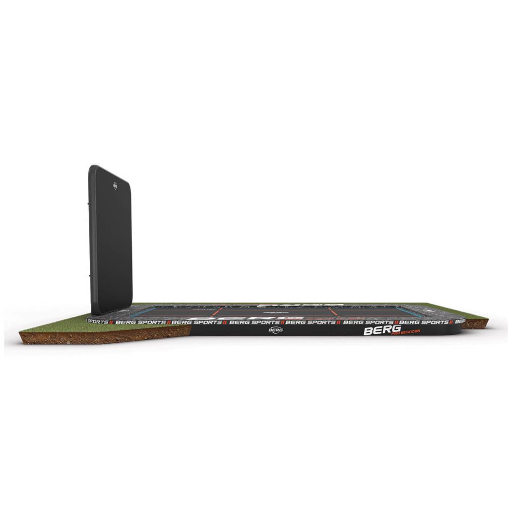 BERG SPORTS Ultim Pro Bouncer FlatGround 500 + AeroWall